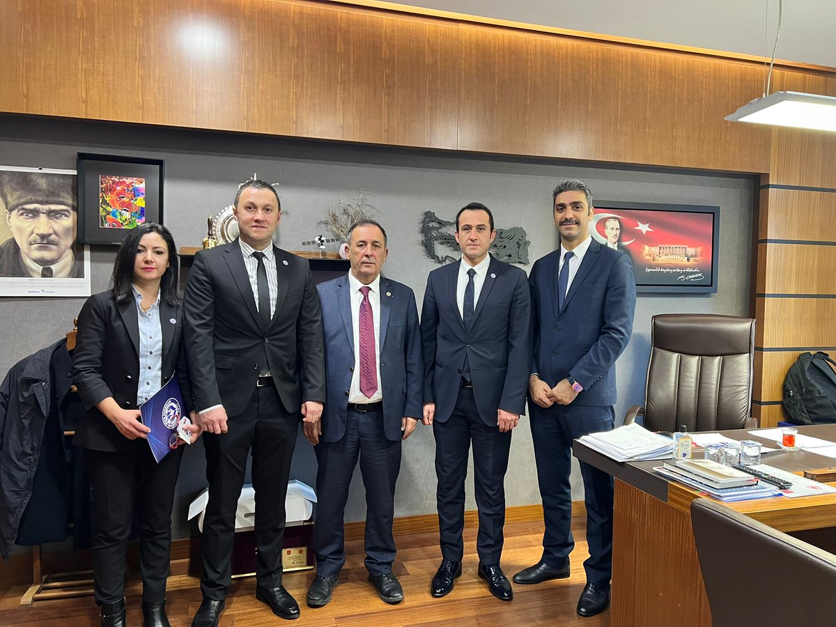 TBMM' de ziyaretimize gelen Kariyer Büro Sendikası Başkanı Tolga Akgül, Başkanvekili Ersin Kılıç, Başkan Yardımcısı Seval Ekici ve Mustafa Özcan' a nazik ziyaretleri için teşekkür ederim. 

Sendikamızın taleplerini her fırsatta dile getirecek ve takipçisi olacağız.