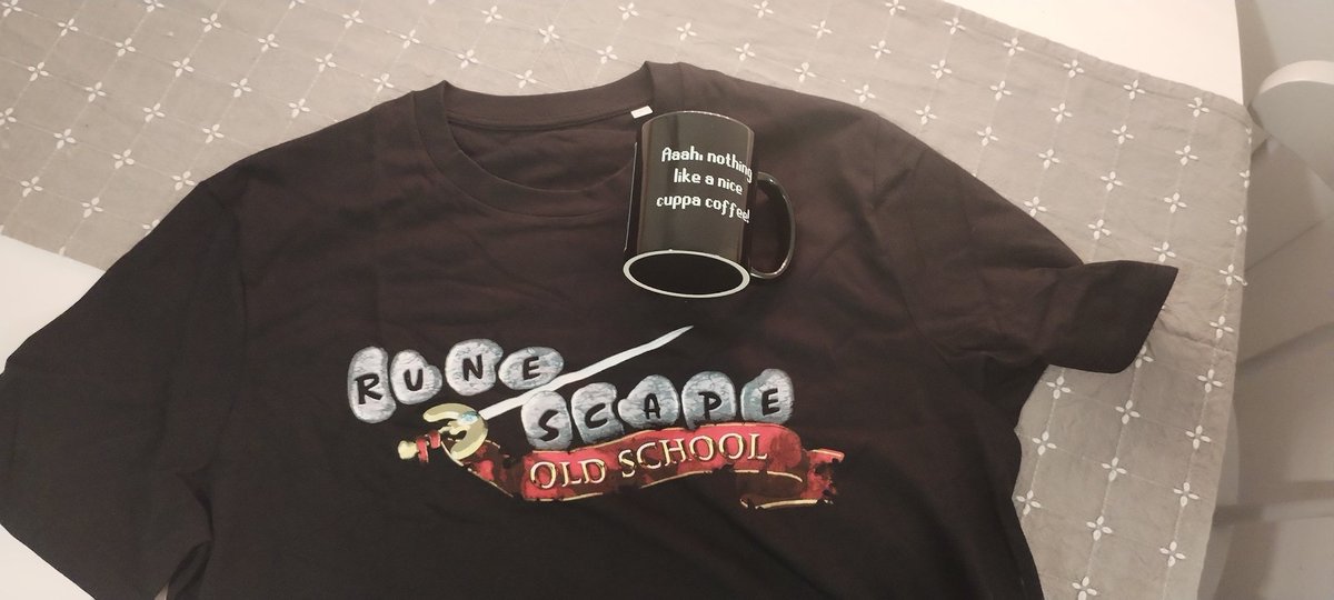 Merry chrimbus, 3k+ hours spent in #osrs this year, gf gave some gifts <3