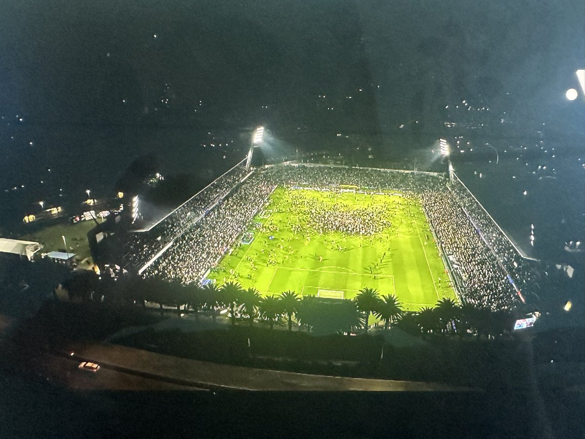 jacko55555's tweet photo. Wishing a Merry Christmas to all the @CCMariners family , thanks so much for your loyal support 🙏🏻
We strive everyday to develop our club &amp; the unique culture &amp; connection we have as a community drives us all in this quest.
Best wishes to all 💛💙🎄
#TheMarinersWay⚽️ https://t.co/HIZ0bVLb7r
