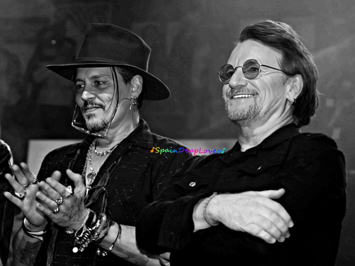 SpainDeppLover's tweet photo. They Give me happinness
Merry Chistmas!
♪♪♪
Ellos me regalan la felicidad.
¡Feliz Nochebuena y Feliz Navidad!
♪♪♪
#johnnydeppedit @johnnydepp @U2 #johnnydepp #johnnydeppfans 
Thanks to every one!! https://t.co/xq5UOmTDto