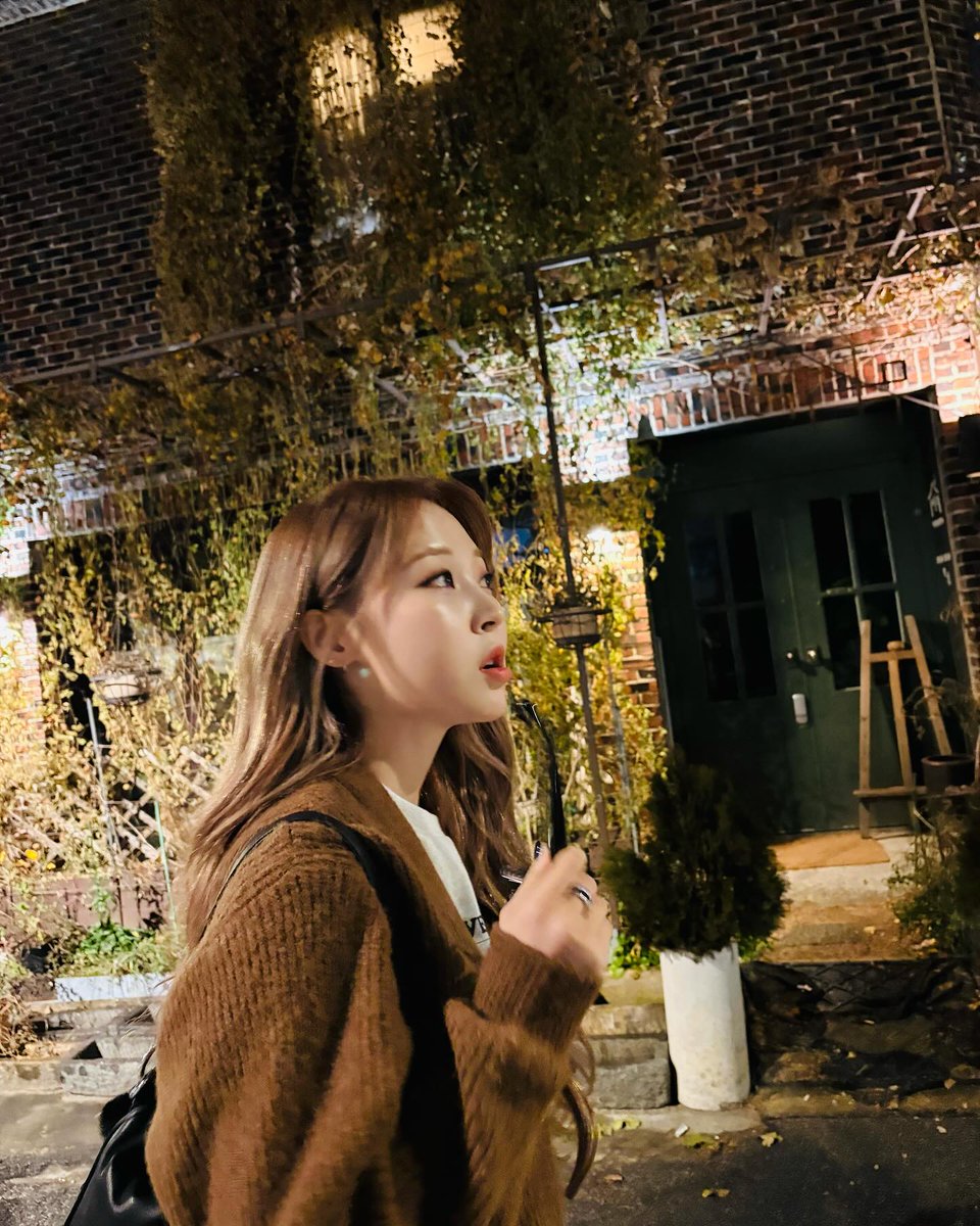 MBY92VN's tweet photo. [📸] 241224 MOONSTAGRAM UPDATES (1)

🧸Merry Christmas🎄

#MOONBYUL #문별 https://t.co/FEiEnLJHjK