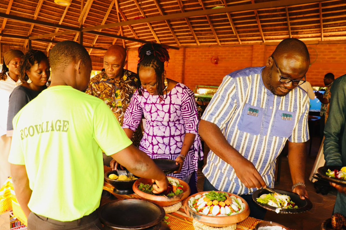 La célébration des 10 ans d’APROCOM Togo a également été marquée par l'organisation d'un Concours de logo, la réalisation d'une enquête sur le profil du communicant et la mise en chantier de bien d'autres activités.

5/⤵️