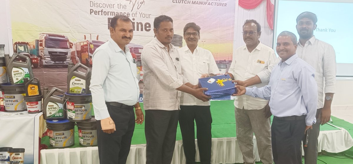 SetcoAutomotive's tweet photo. Our mechanic meeting in Narasaraopeta brought together expert mechanics to experience how Setcoil lubricants deliver superior performance for the agriculture segment.
#Setcoautosystems #Leadersintruckparts #Customerfirst #Setcoil #Engineoil #Mechanicmeet https://t.co/V4pYQ6edWF