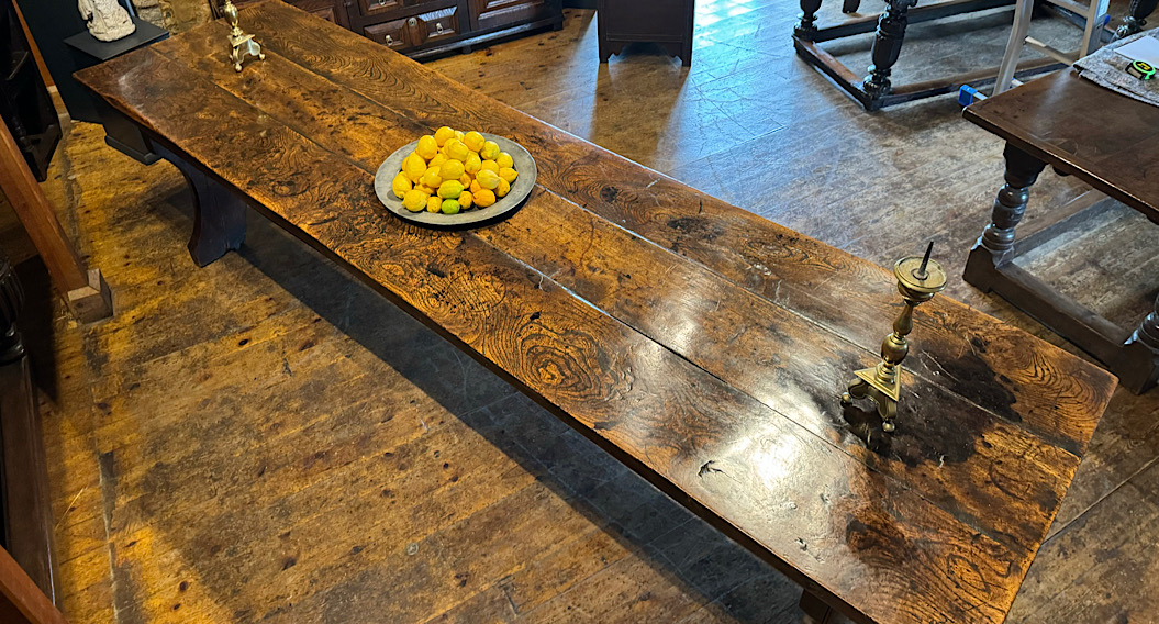 jackie_simonini's tweet image. A rare and documented elizabethan elm trestle table. English. Circa 1600-1610. 

tinyurl.com/4wynte2e

#elmtrestletable #trestletable #antiquetrestletable #antiquetable