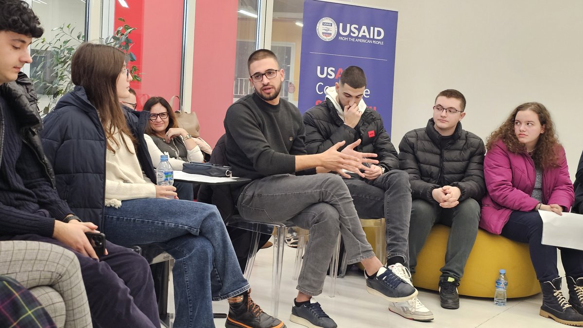 CompeteSebashku's tweet image. Last week, @USAIDAlbania project, #USAIDCompeteSëBashku, in🤝 with @JuniorAchievement 🇦🇱 hosted a discussion on the important role of youth in public-private dialogue. 

Participants shared ideas how to make public consultations inclusive for #youngpeople and #women. 

🇦🇱 🇪🇺🇺🇸