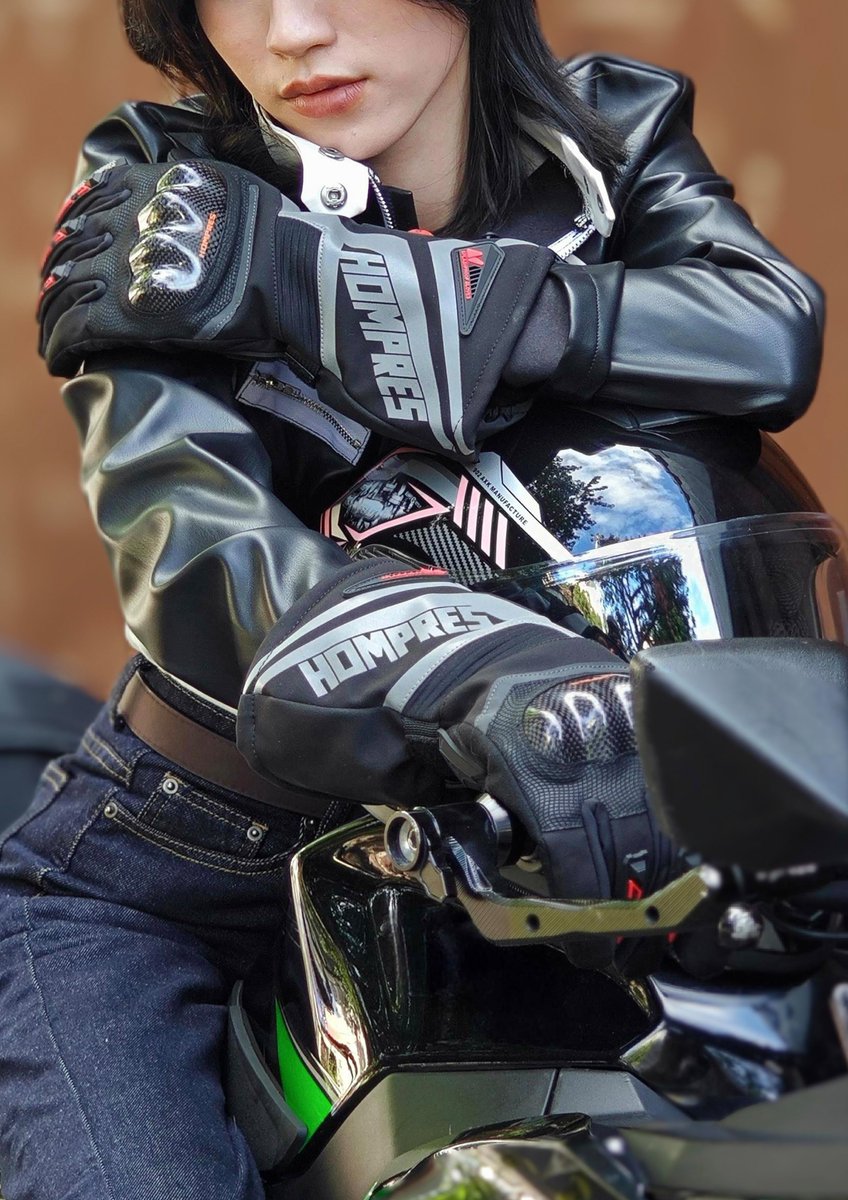 #Hompres #ホルミ #電熱グローブ #キャンペーン #プレゼント企画 
🎄クリスマスキャンペーン🎁
✨サンタのホルミから素敵なサプライズが届くよ！🎅
1. 抽選で1名様に、今年のNEW 電熱グローブ（Aモデル、Lサイズ） をプレゼント！🎉
2. 抽選で2名様に、それぞれ1000円分のAmazonギフトカードを贈呈！🎉