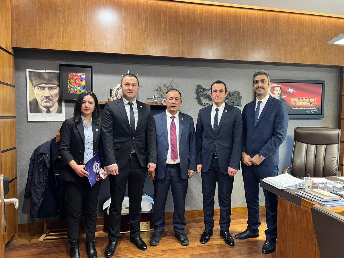 Kariyer Büro Sendikası olarak; Başkanımız Sayın Tolga AKGÜL ve değerli yönetim kurulu ile birlikte Cumhuriyet Halk Partisi TBMM Plan Bütçe  Komisyonu Üyesi Milletvekili Sayın Mustafa ERDEM ziyaret edilmiştir. Yapılan ziyarette kariyer  uzmanları arasında yaşanılan merkez-taşra