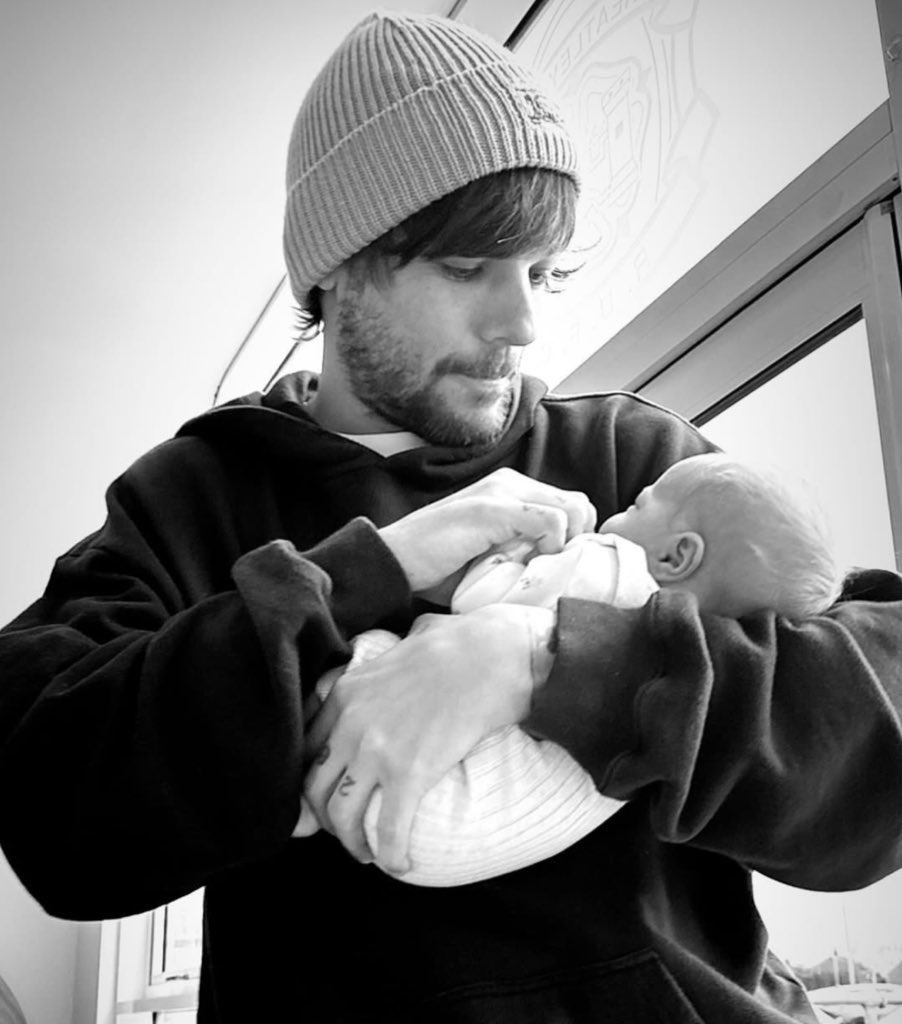 I need to have his babies so fucking badly