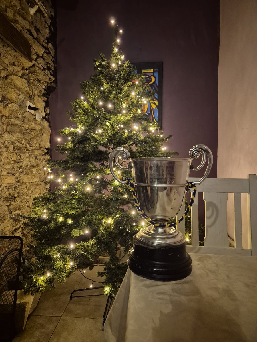LisgooldCLG's tweet photo. Happy Christmas from all in Lisgoold Gaa.

Christmas is a wonderful time to remember the old, look forward to the new and be thankful for all you have right now.

Happy Christmas. https://t.co/8fmNzrv0MR