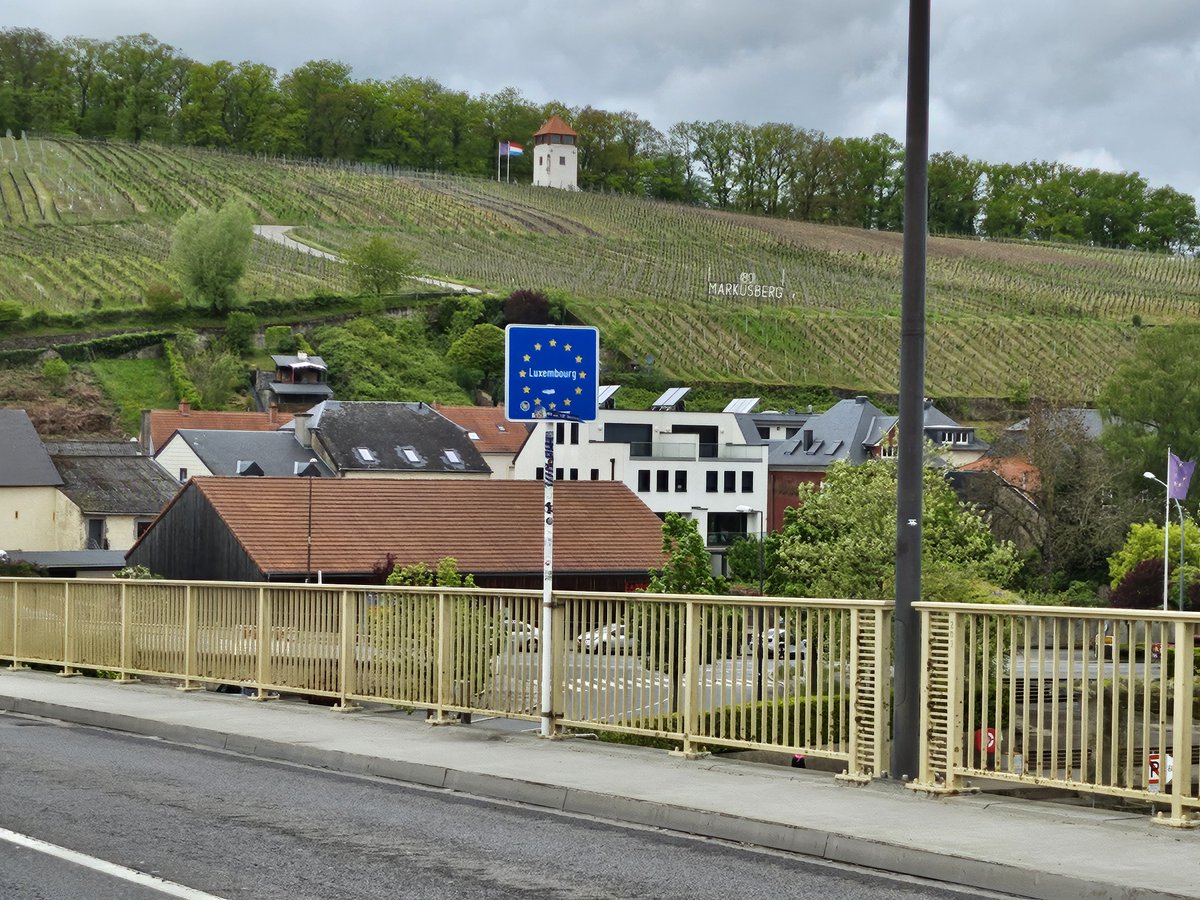 EuropeExplored's tweet photo. No. 3: Schengen three countries walk.
While in Schengen in April, I tested the EU's free movement by walking from Luxembourg to France via Germany and back. The whole walk took under 15 minutes, although the route back may have been illegal.
#EuropeExplored2024Top50 https://t.co/tq6IwFUcTV