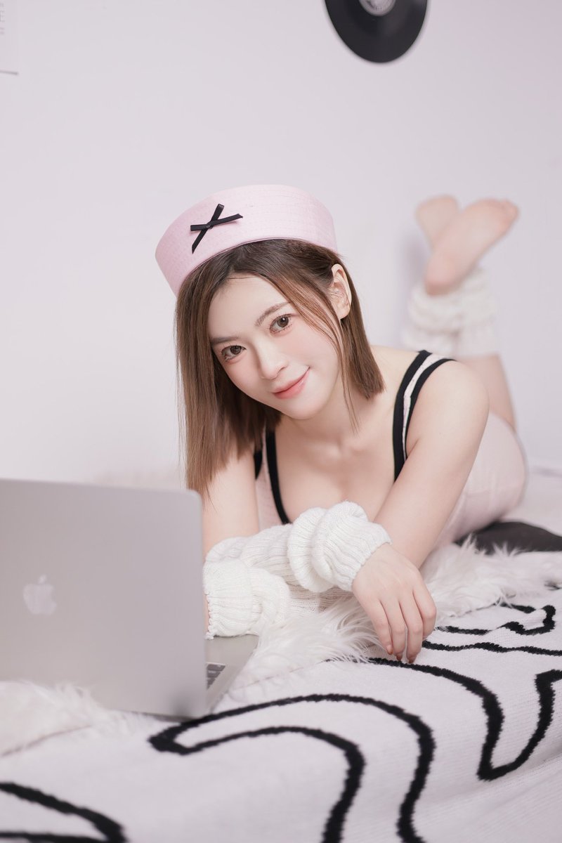 Artistkatty_'s tweet photo. 感谢🙏@OrderlyCN_ 和@BlockFocus11 精心准备的圣诞🍓
希望大家的仓位都能在圣诞甜甜美美💗
🤭附上圣诞🎄写真📷
#orderly圣诞草莓奇遇记 https://t.co/ETTJbq20GD