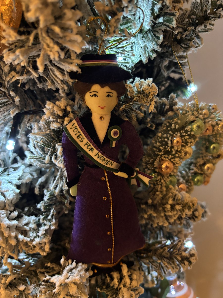 HeartsofQueens1's tweet image. Out of office…