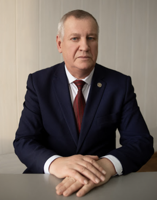 А вот вам такая история. 
Это глава Тосеевского района Красноярского края Константин Дизендорф.