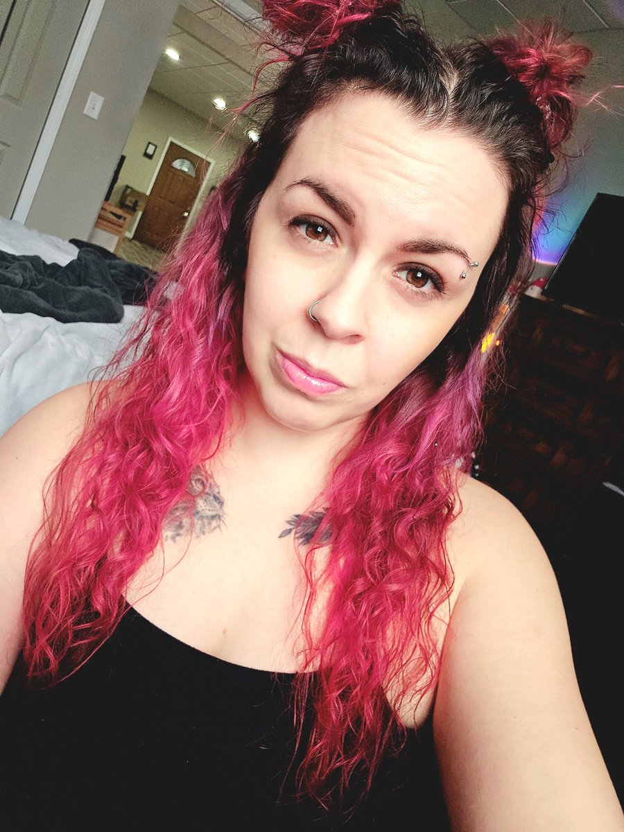 Aurora866xoxo's tweet photo. It's Christmas Eve, go subscribe to my page. It's FREE. https://t.co/0DnGrieL2F