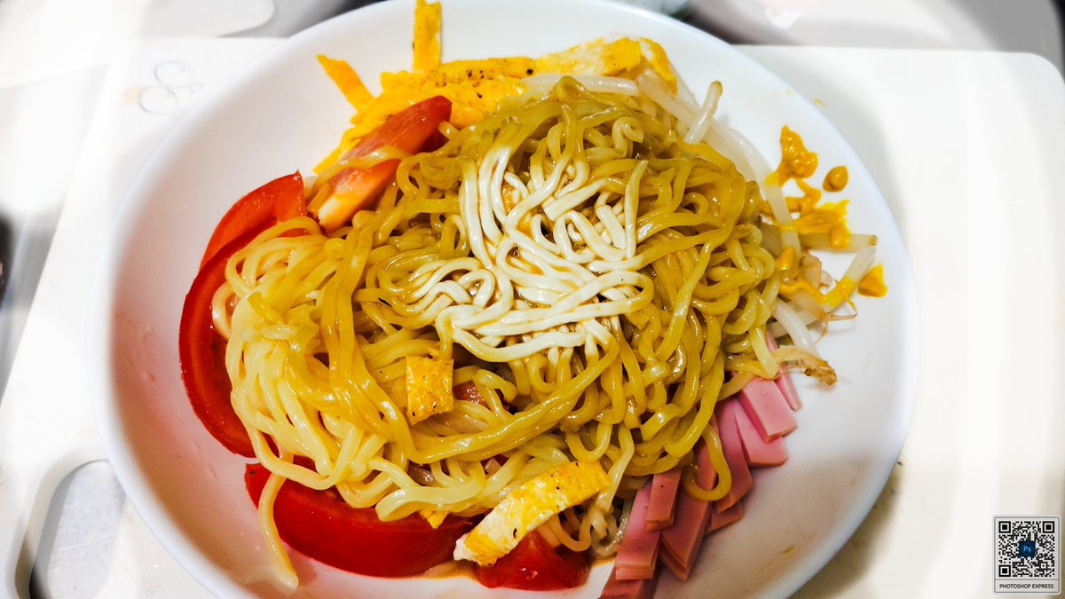 Jack_Moai's tweet photo. クリスマスといえば冷やし中華！！
ドライアイスで冷やしたら一部冷凍食品になったけど、バリウマ！！ https://t.co/b4pF8fr5dE