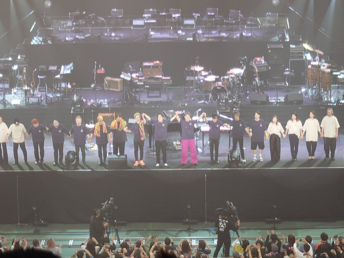 週末の話だけど、久しぶりに行った東京楽しかった。
社労士試験でしばらく行けてなかったから久々のライブ参戦。
初めての日本武道館、2階席やったけど正面から全体見れてよかった。
#スキマスイッチ