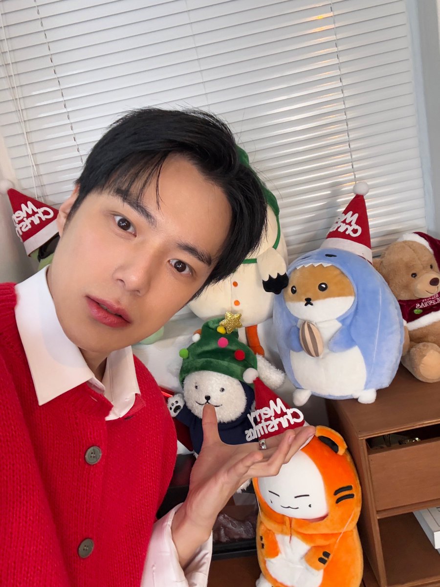 OfficialMONSTAX's tweet image. 메리메리크리스마스 설레며웃을수있는 하루가 되길바래요 -요정 #민혁