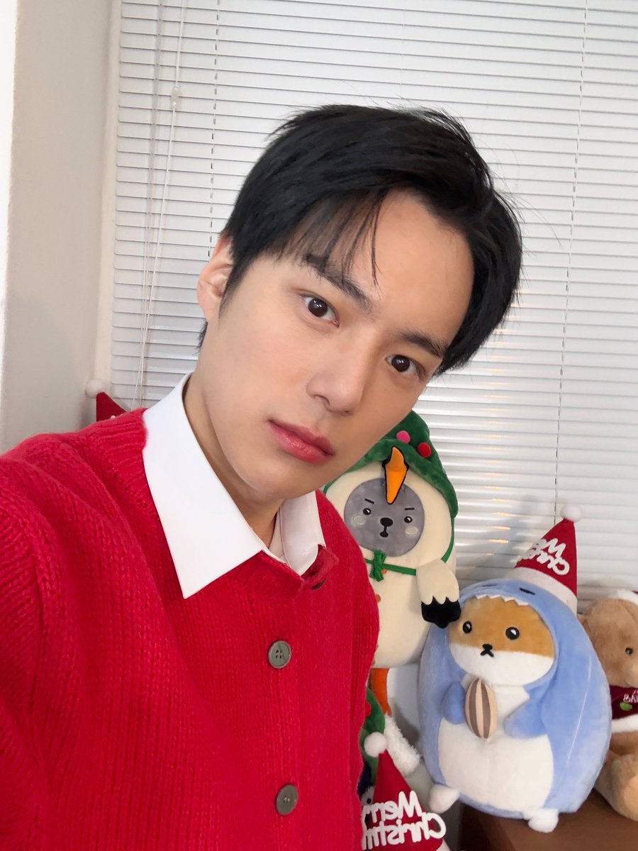 OfficialMONSTAX's tweet image. 메리메리크리스마스 설레며웃을수있는 하루가 되길바래요 -요정 #민혁