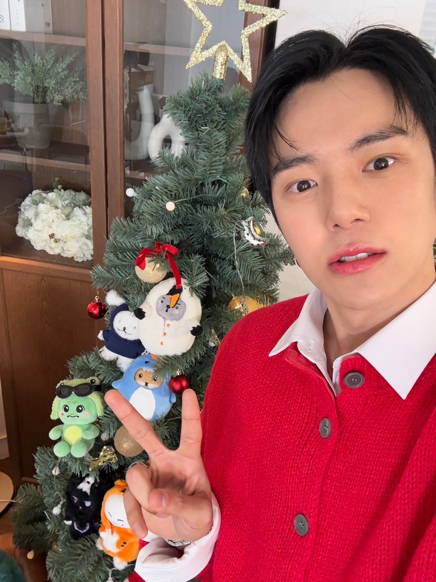 OfficialMONSTAX's tweet image. 메리메리크리스마스 설레며웃을수있는 하루가 되길바래요 -요정 #민혁