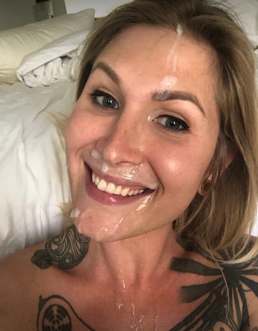 Official Danni Daniels - 2 pic. Want a taste? 💦 https://t.co/sAdaeF3qL2