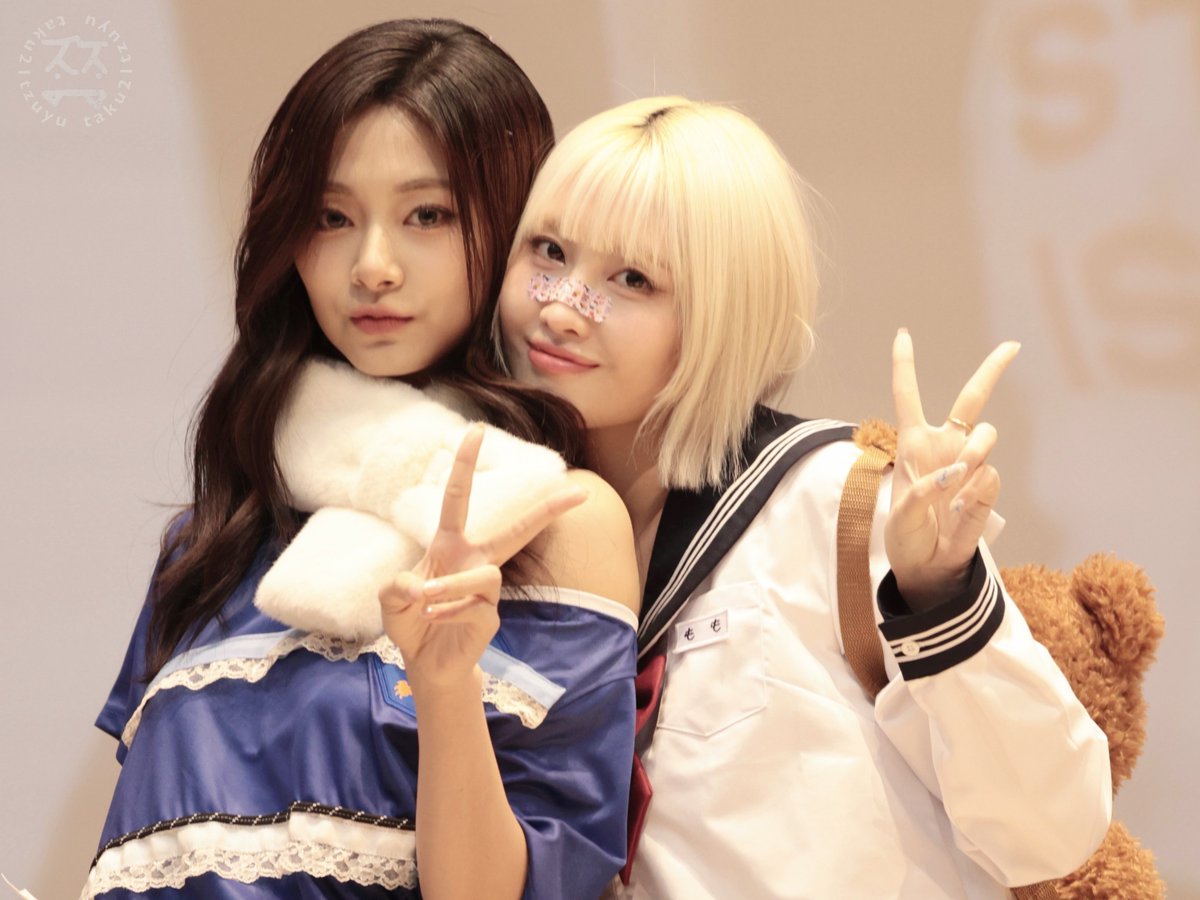 taku21tzuyu's tweet photo. 241214 팬싸 D2

チーム友達

#TZUYU #子瑜 #ツウィ #쯔위
#モモ #모모 #MOMO https://t.co/3BeZngsTfJ