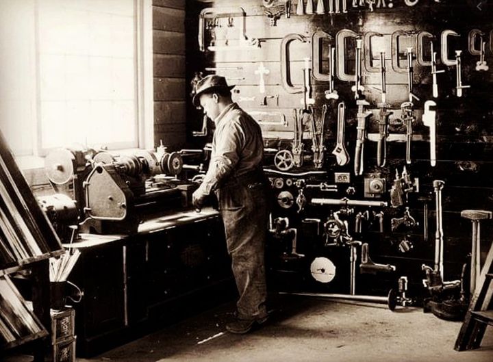 cnc_experts's tweet image. Old machine shop with a nice classic organized tool wall.
Are your tools this organized?
copyright, credit to: grundy machinist