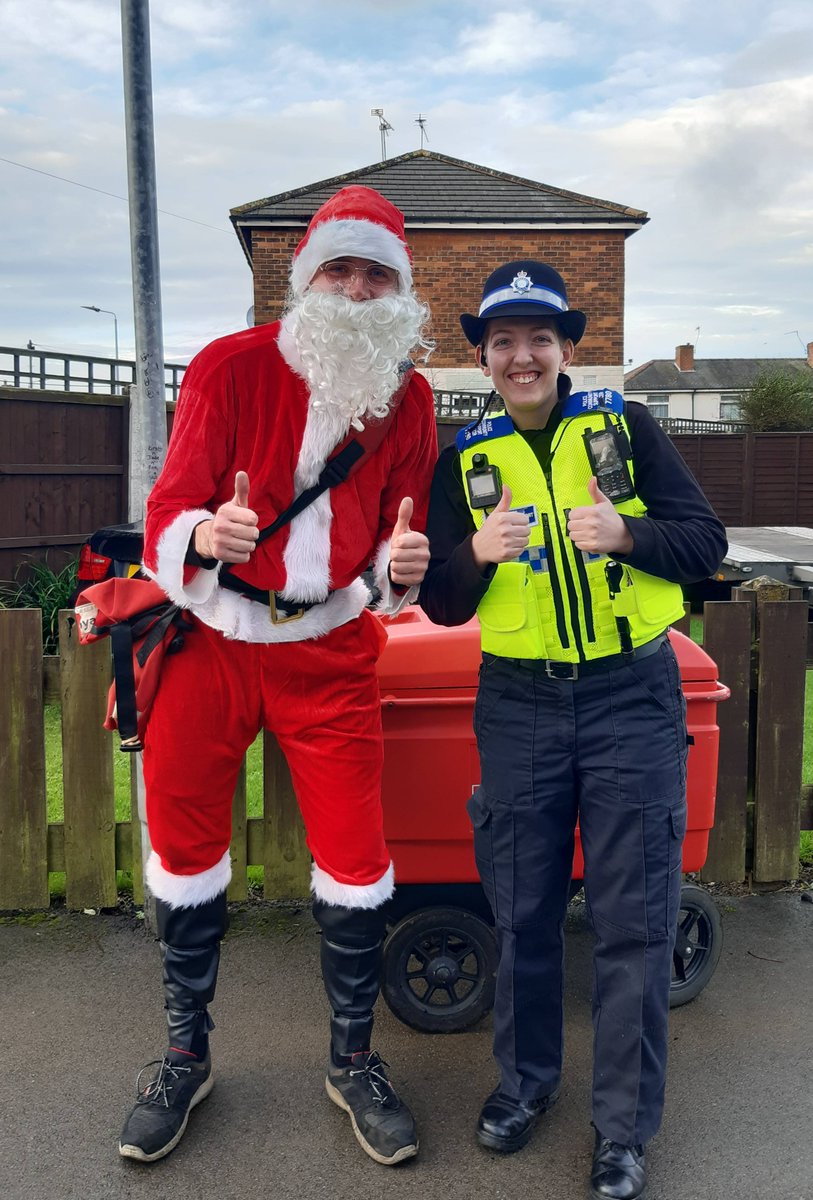 Humberbeat_NL's tweet photo. #Neighbourhood 
One of our new recruits saw this very busy guy today doing his rounds of spreading Christmas magic. Never too old to be on the good list 
#MerryChristmasEveryone https://t.co/Nkp5chHrCl