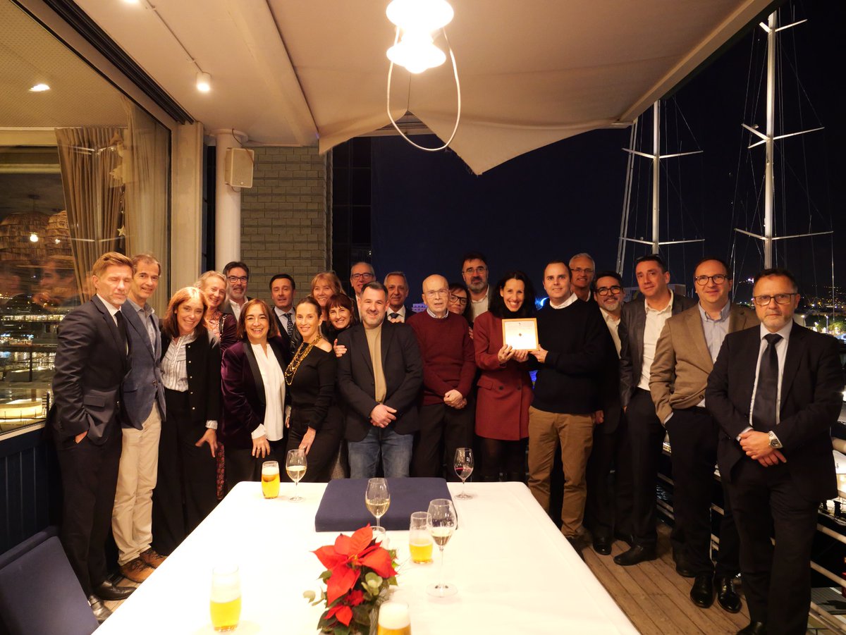 🔵 Ahir vam rebre la Creu de Sant Jordi, un honor que reconeix el nostre compromís amb la inclusió laboral i la igualtat d’oportunitats.

Gràcies a l’equip, el patronat i les empreses que ho fan possible cada dia! 

#CreuDeSantJordi2024 #FundacióCARES