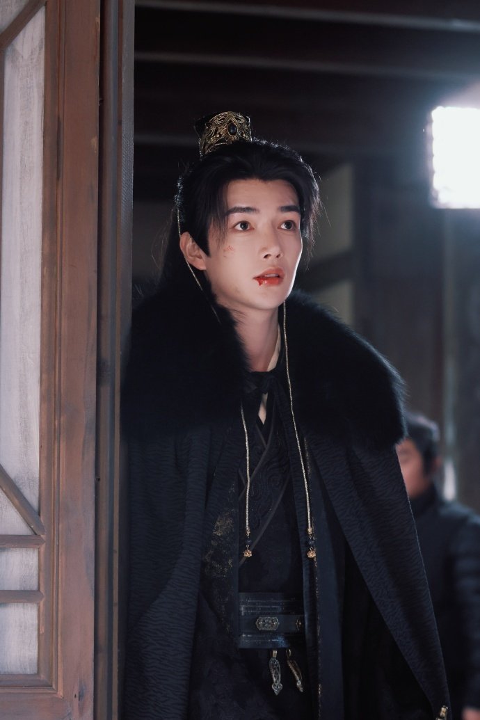 FKShi's tweet image. Candid photo &amp;amp; video of #LinKai filming drama #明月苍茫/ #MingYueCangMang/ #TheBoundlessBrightMoon.                                                                           

~Weibo 24 Dec 2024~