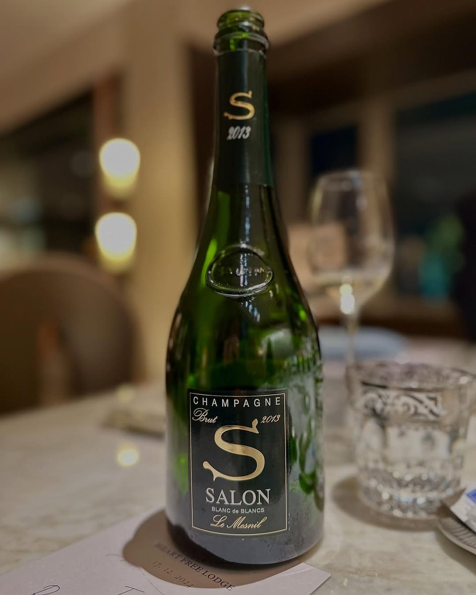 JeannieChoLee's tweet photo. Celebrating the holidays with great champagne: Salon 2013 is fabulous — precise, detailed and filled with subtle flavors that are incredibly persistent!
#champagne #cotedeblancs #grandcru #mesnil #chardonnay #blancdeblancs #wine #winetime #winetasting #winelover https://t.co/fGWO4JJIJH