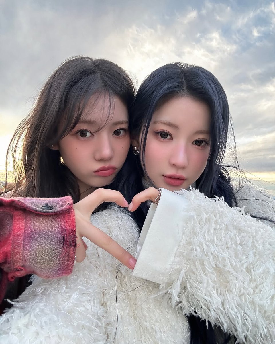 81417bmonya's tweet photo. 아사로라 셀카 계속되길 …💕💕 https://t.co/3mtmyhhux9