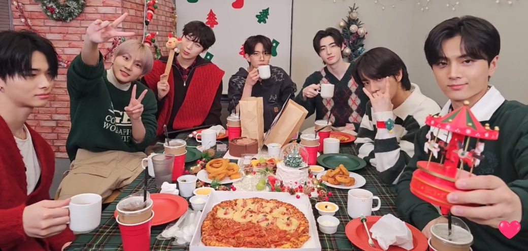 enhypen capture time 🎄📸