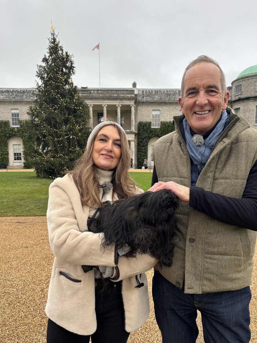 Divine_Miss_Em's tweet photo. A Christmas treat for you - Walking The Dog with Kevin McCloud at the beautiful Goodwood Estate! Listen now wherever you get your pods 🐶🎧
https://t.co/44cwP0dq2b
#goodwoof https://t.co/OX2NLhyqkO