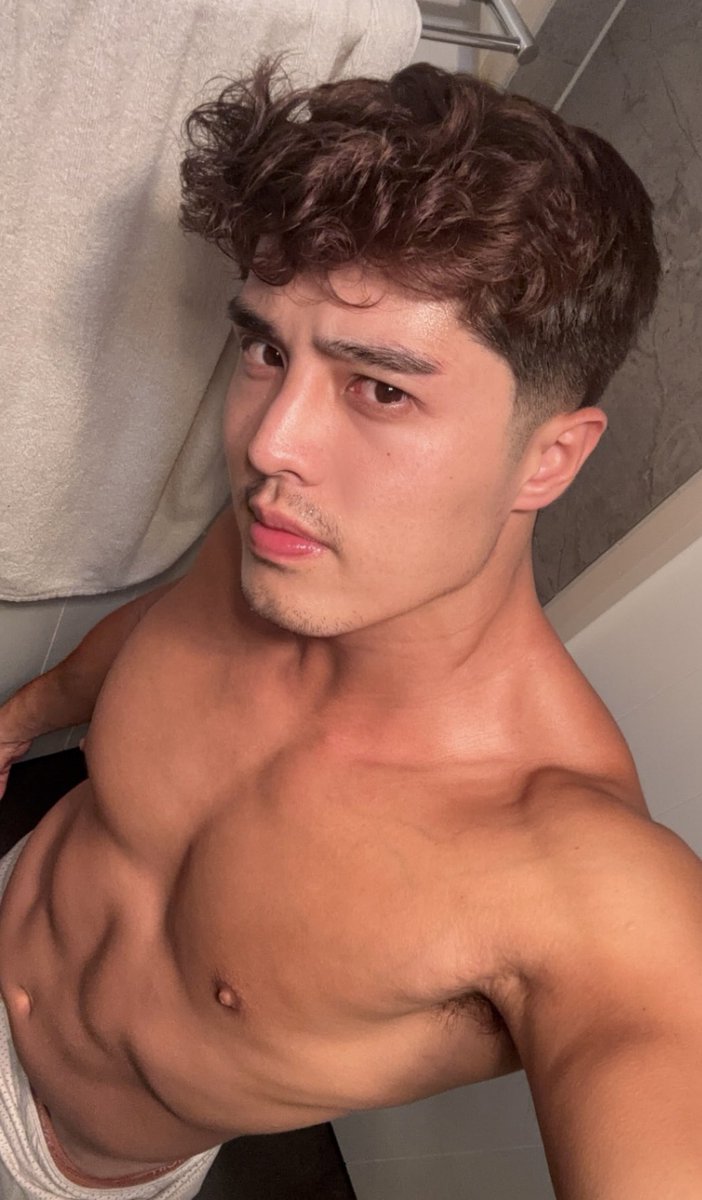 elixxxoffic's tweet photo. Instagram vs Twitter https://t.co/FqIdBaCFe7