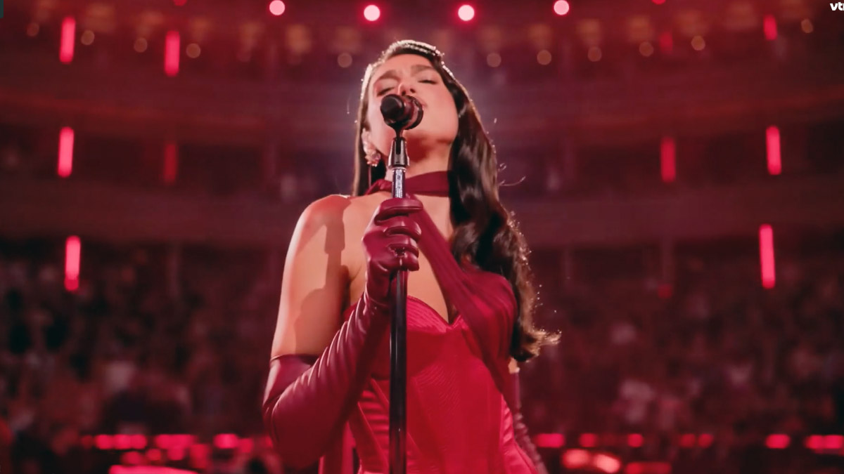 📣 Warm alvast op voor Dua Lipa in het Sportpaleis! ✨ Vanavond om 20 uur schittert ze op VTM 2 met haar magische concert in de Royal Albert Hall. 🎤🎶 

👉 Lees artikel ow.ly/879L50Uwmk7