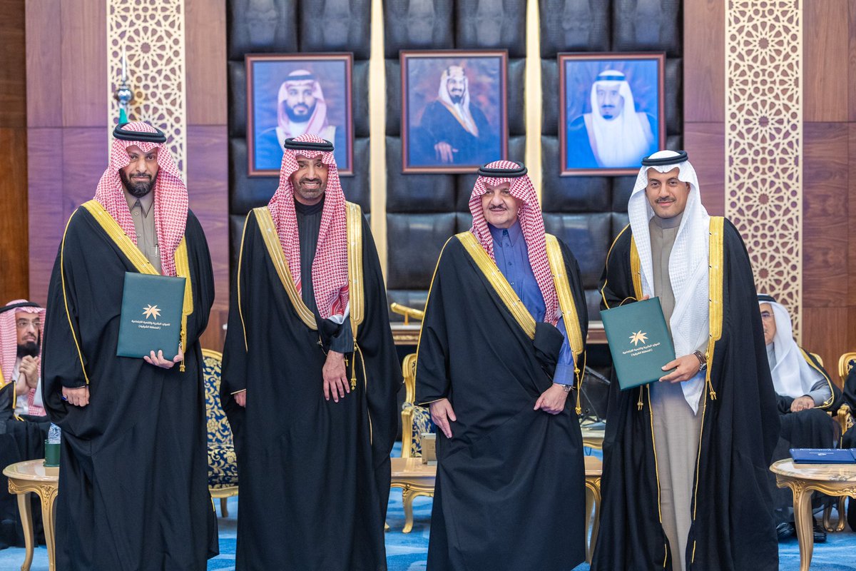 وسلّم سمو أمير المنطقة الشرقية، الفتيات المستقلات مفاتيح وحداتهن السكنية مهنئهم بها، كما كرّم الداعمين وشركاء النجاح للمشروع.