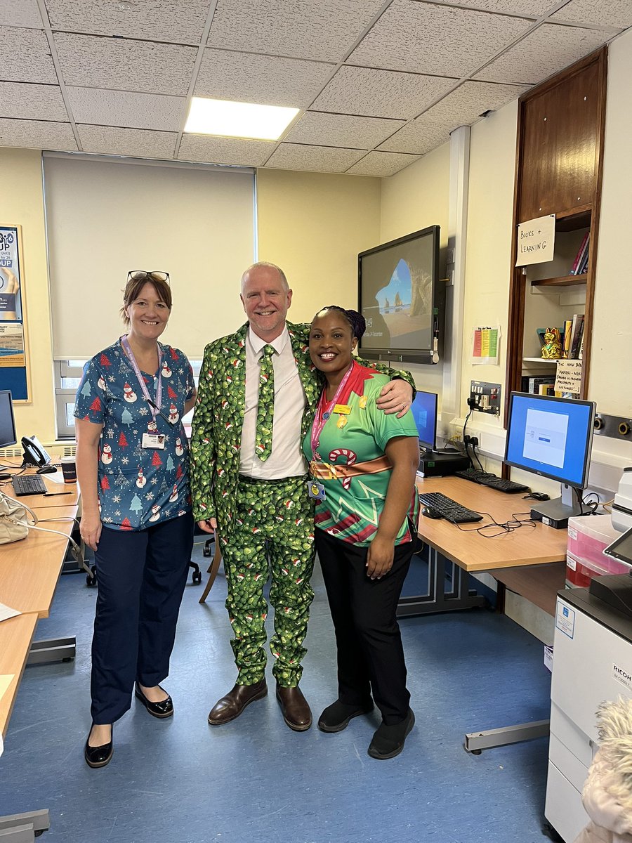 Theresia Makatile (@nursetheresia) on Twitter photo Staff appreciation continues as we spread the cheer, amazing to see staff happy 😃 #StaffWellbeing <a href="/UHP_NHS/">University Hospitals Plymouth NHS Trust</a> <a href="/UHPWellbeing/">UHP Staff Wellbeing</a> <a href="/d__rutherford/">donna rutherford</a> <a href="/howes_nat/">Nat Howes</a> <a href="/SarahLBud/">Sarah Budden</a> Staff appreciation continues as we spread the cheer, amazing to see staff happy 😃 #StaffWellbeing <a href="/UHP_NHS/">University Hospitals Plymouth NHS Trust</a> <a href="/UHPWellbeing/">UHP Staff Wellbeing</a> <a href="/d__rutherford/">donna rutherford</a> <a href="/howes_nat/">Nat Howes</a> <a href="/SarahLBud/">Sarah Budden</a>