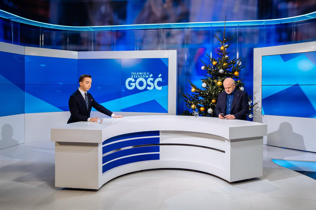 pawelkowalpl's tweet image. Przed rozmową w @tvp_rzeszow 📸

#wywiad #rozmowa #aktualności #zakulisami