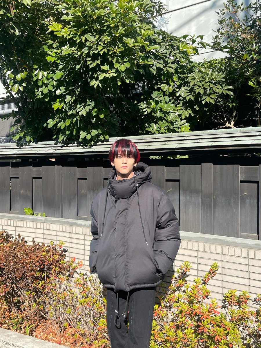 nakajima_1st's tweet photo. Happy Holidays🎄✨

イヴだねぇ〜！
今年のクリスマスは
今日も明日もメンバーみんなで過ごす！

僕の目標はこの2日間思う存分
クリスマスの曲を楽しむこと！！🎧

みなさんにとってのクリスマスソングは
なんですか？？🎅🎁

そた https://t.co/7KiwocL1dW