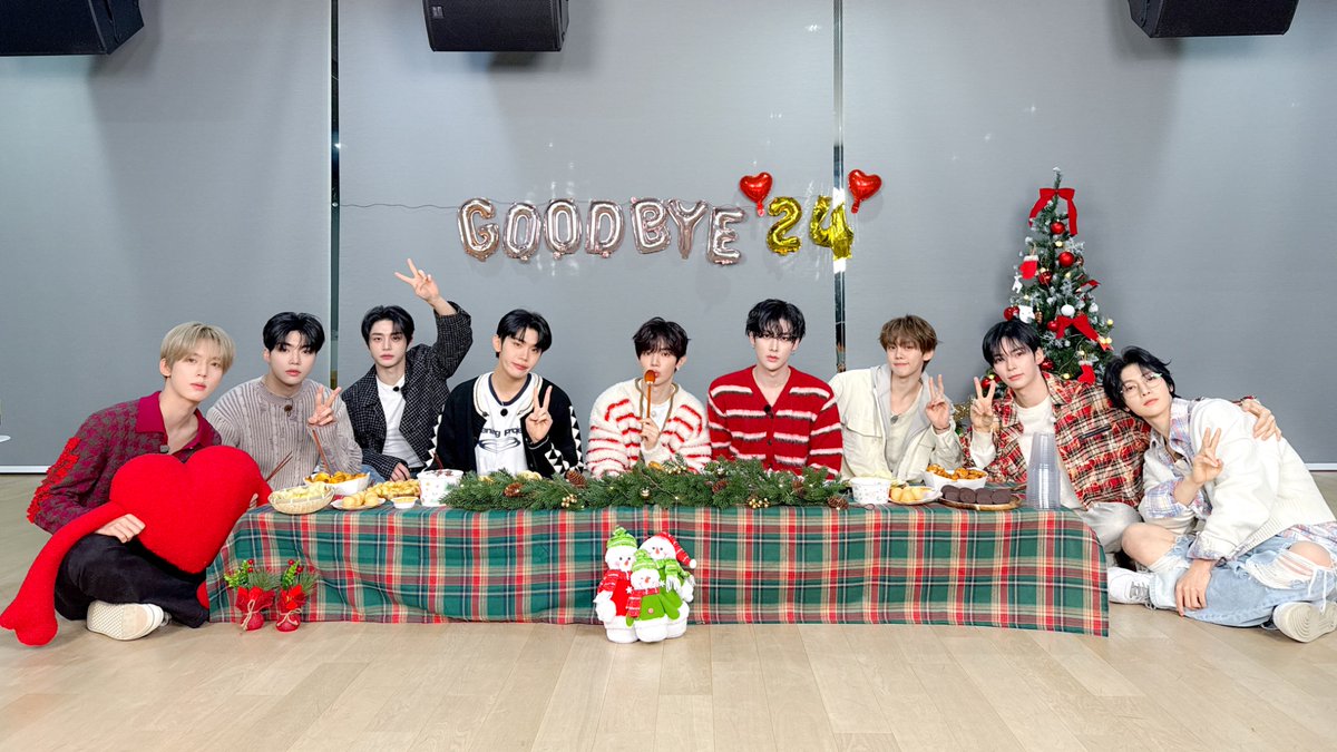 _𝗭𝗘𝗥𝗢𝗙𝗢𝗖𝗨𝗦

제로즈한테 사랑해 듣기? 바로 가능이지!

☎️여보세요? 제로즈죠? 혹시.. 제베원한테 할 말 없어요?
🌹제베원? 사랑해!!!!!!!!🫶🏻

#ZEROBASEONE #ZB1 
#제로베이스원