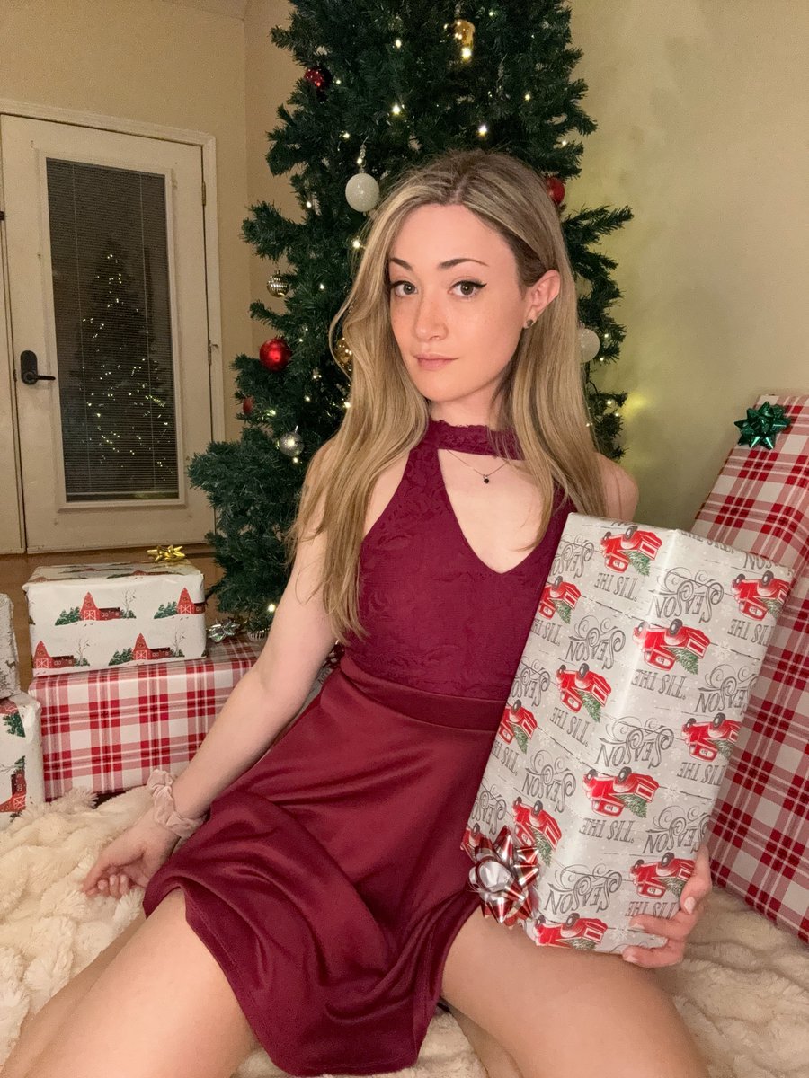 michellexotter's tweet photo. Merry Christmas Eve Tiny Phone People 🎄 https://t.co/XinqAsIHtv
