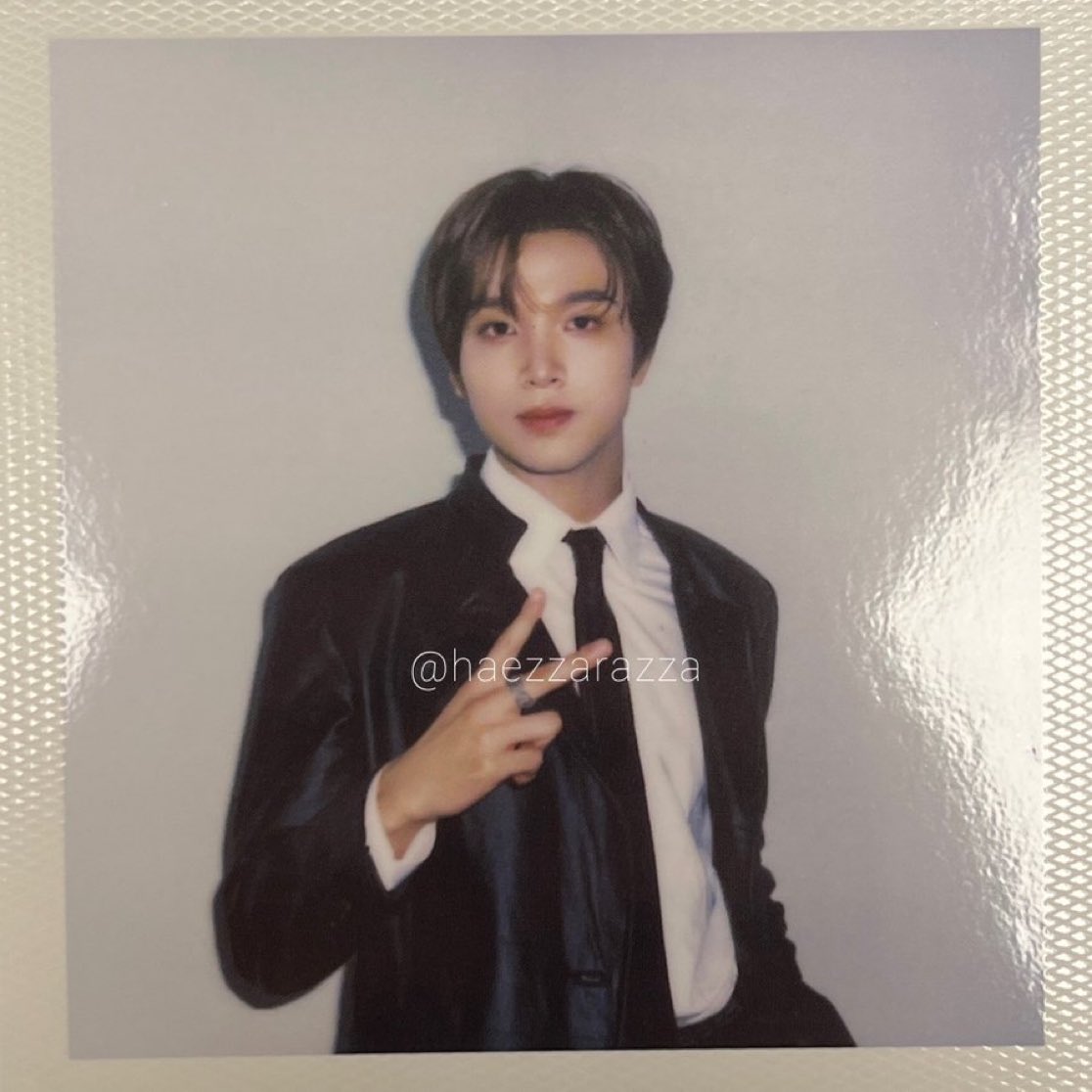 excuse me this haechan polaroid!???