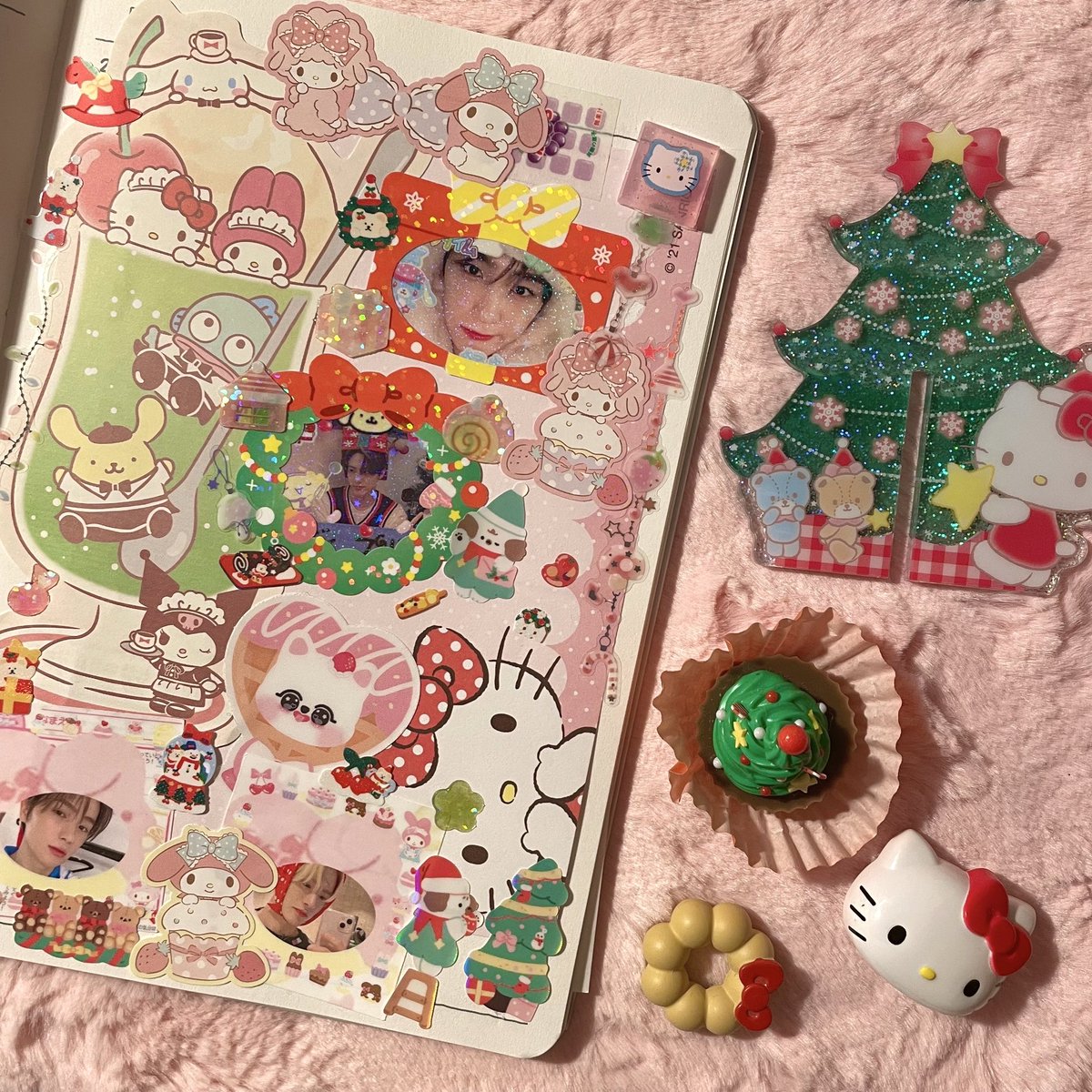wishmejuu's tweet photo. 🎄💝🧣🎁 https://t.co/4dZP4CTEuB