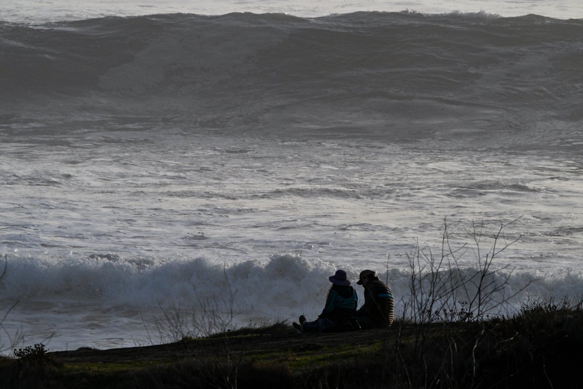 PGE_John's tweet image. Since 1991, I’ve been forecasting waves along the Central Coast, and this recent swell event was the longest period/wavelength I’ve ever witnessed. The waves were heavy, breaking with incredible force. I captured these photos at Estero Bluffs State Park on Monday, December 23.…