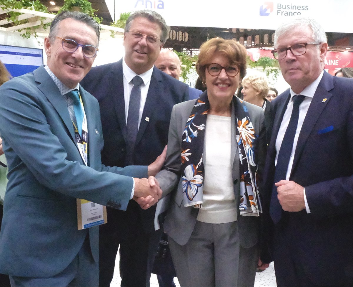 André Michaud (@michaudandre) on Twitter photo Bravo à la ministre <a href="/AnnieGenevard/">Annie Genevard</a>, reconduite au poste de ministre de l'Agriculture et de la Souveraineté alimentaire de la France. <a href="/Agri_Gouv/">Ministère Agriculture et Souveraineté alimentaire</a> <a href="/mapaquebec/">MAPAQ</a> <a href="/andrelamontagn2/">André Lamontagne</a> <a href="/upaqc/">UPA</a> <a href="/ConseilTAQ/">CTAQ</a> <a href="/sial_paris/">SIAL Paris</a> <a href="/SIALCANADA/">SIAL Canada</a> Bravo à la ministre <a href="/AnnieGenevard/">Annie Genevard</a>, reconduite au poste de ministre de l'Agriculture et de la Souveraineté alimentaire de la France. <a href="/Agri_Gouv/">Ministère Agriculture et Souveraineté alimentaire</a> <a href="/mapaquebec/">MAPAQ</a> <a href="/andrelamontagn2/">André Lamontagne</a> <a href="/upaqc/">UPA</a> <a href="/ConseilTAQ/">CTAQ</a> <a href="/sial_paris/">SIAL Paris</a> <a href="/SIALCANADA/">SIAL Canada</a>