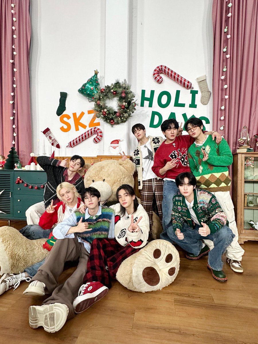 btskz_pics's tweet photo. ☃️🎁🎄 https://t.co/W90bgcNfsR