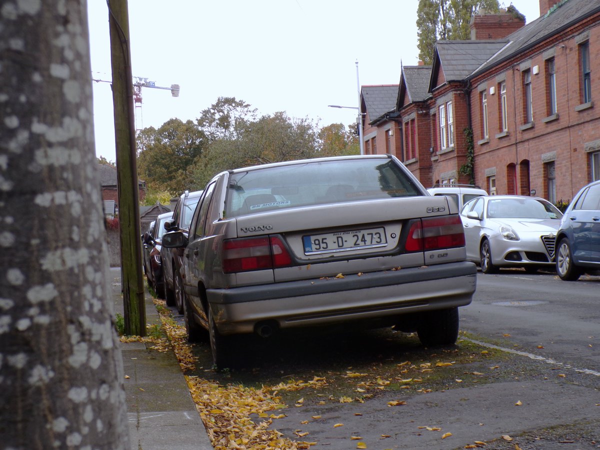 Swedish heavy metal

Time's a-tickin'. Between a raft of college work, commuting and endless rainy days, making time for car spotting is proving difficult.

That said, I've been able to get out when I can. It's how I found this battle-scarred 850 just the other week.