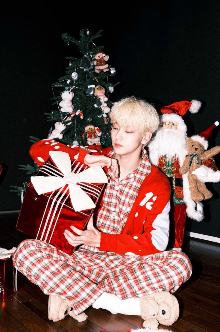 mxedberries's tweet image. ㅤ
                            S  N  S  UPDATE –———
ㅤㅤ                    12  •  25  •  24 
                            Merry Christmas, tl! 🎄
ㅤ