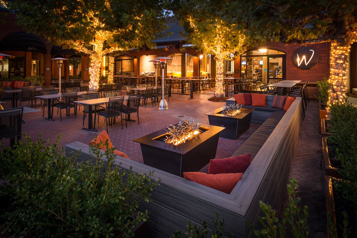 Enjoy a festive gathering at Wildwood Kitchen &amp; Bar, where fresh, local ingredients meet innovative dishes in a welcoming yet elegant setting. 

✨ View our Ultimate Holiday Dining Guide here: shoppavilions.com/your-ultimate-…