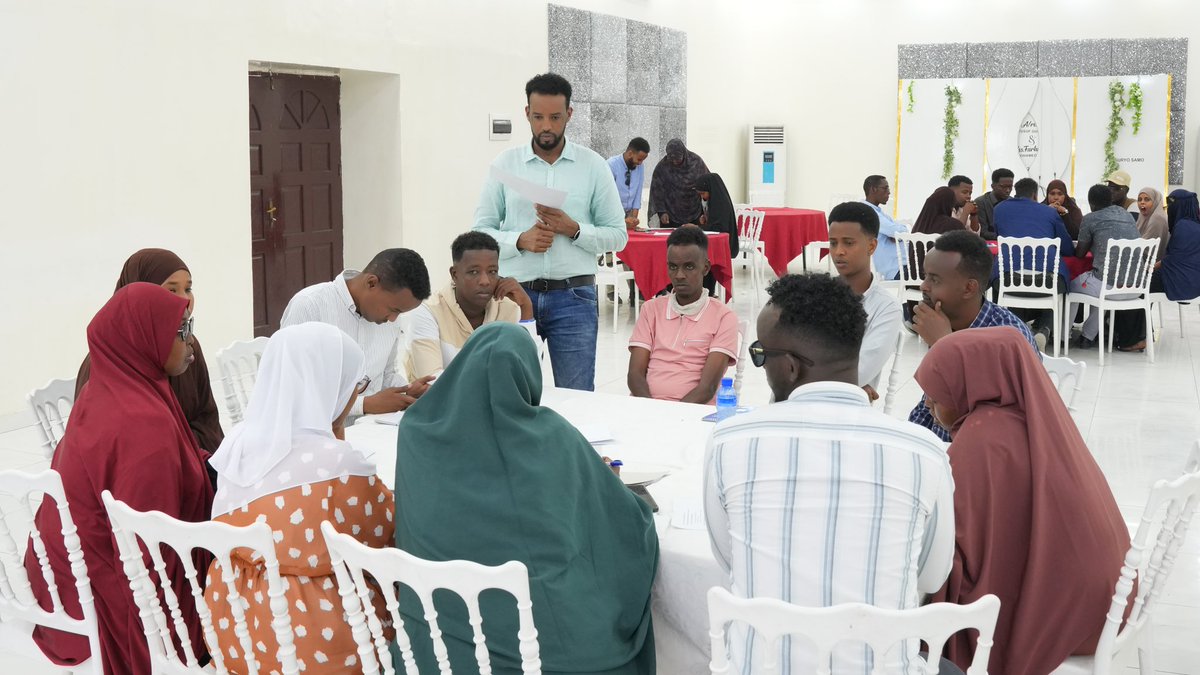 AbdiBarud's tweet photo. This week, I led training sessions on youth leadership and civic engagement, crucial for addressing societal issues. By equipping young leaders with necessary skills, we empower them to make significant changes in communities. #Ourvoice #Ourmatters  #YouthLeadership #Benaadir https://t.co/wVNqZ3lN6r